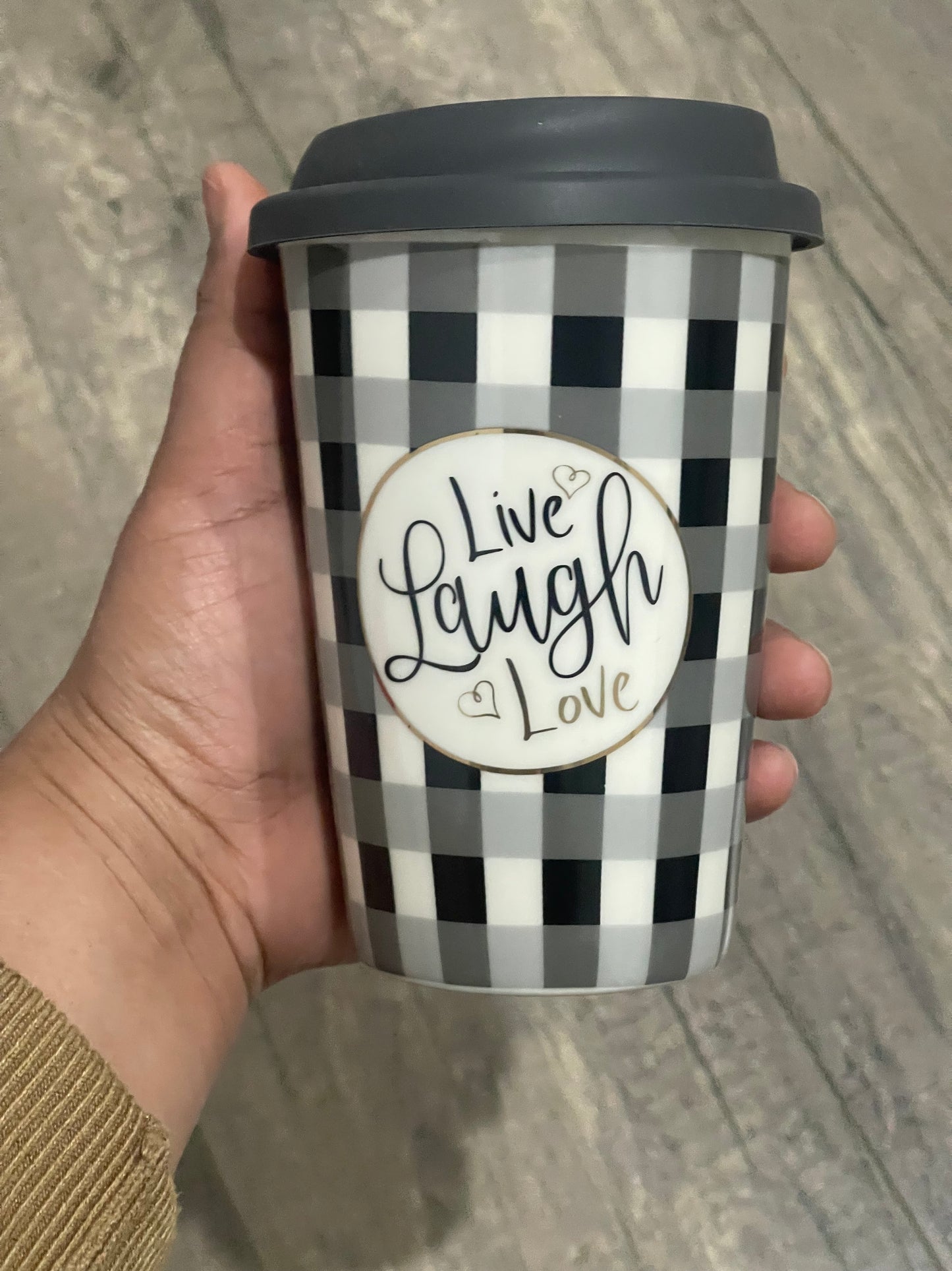 Ceremic mug with silicone lid