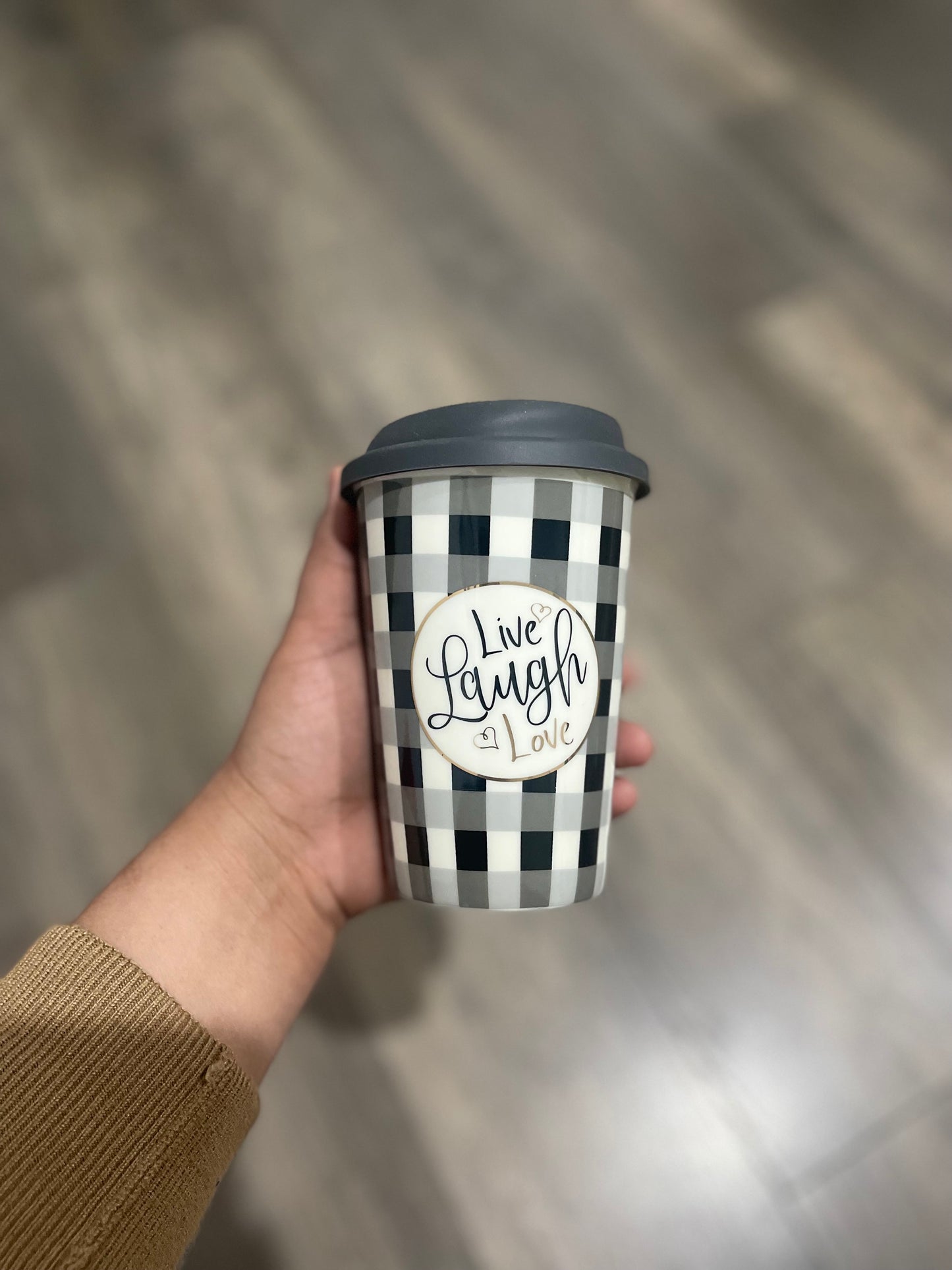 Ceremic mug with silicone lid