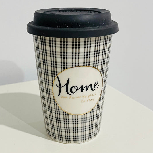 Ceremic mug with silicone lid